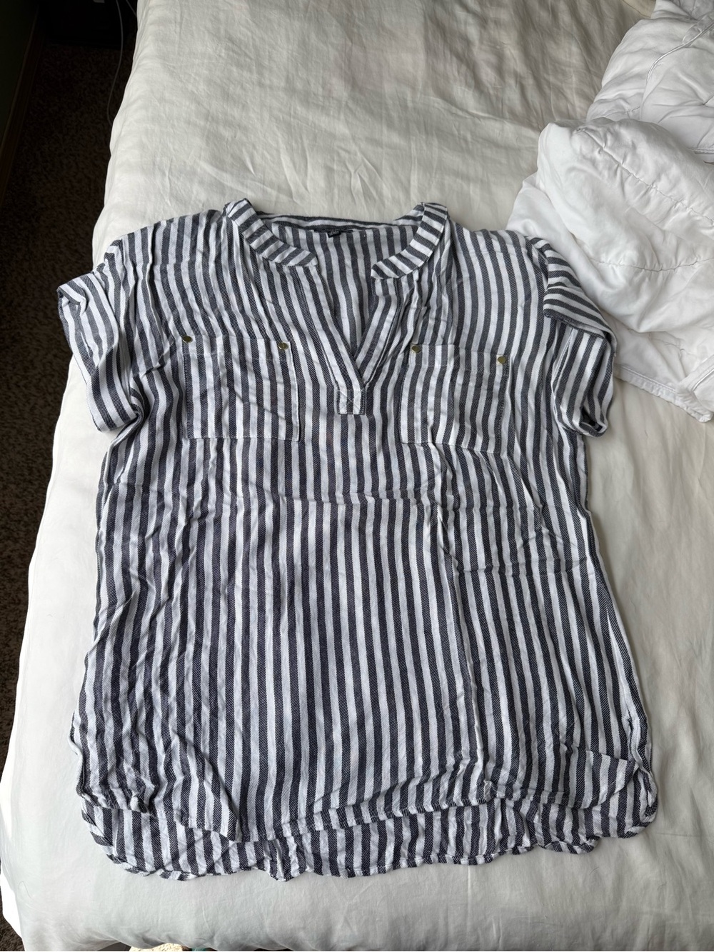 Cap sleeve v neck top